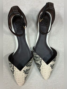 Gorgeous Tory Burch pointed-toe D’Orsay flats in ivory and black snakeskin